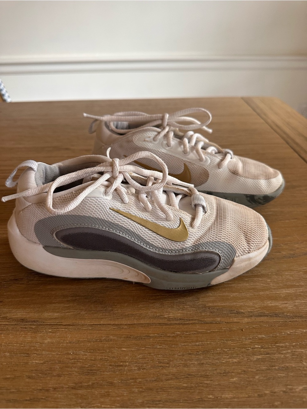 Nike Air Max Dn8 Kids Sneakers White Gold Gray Size 2Y